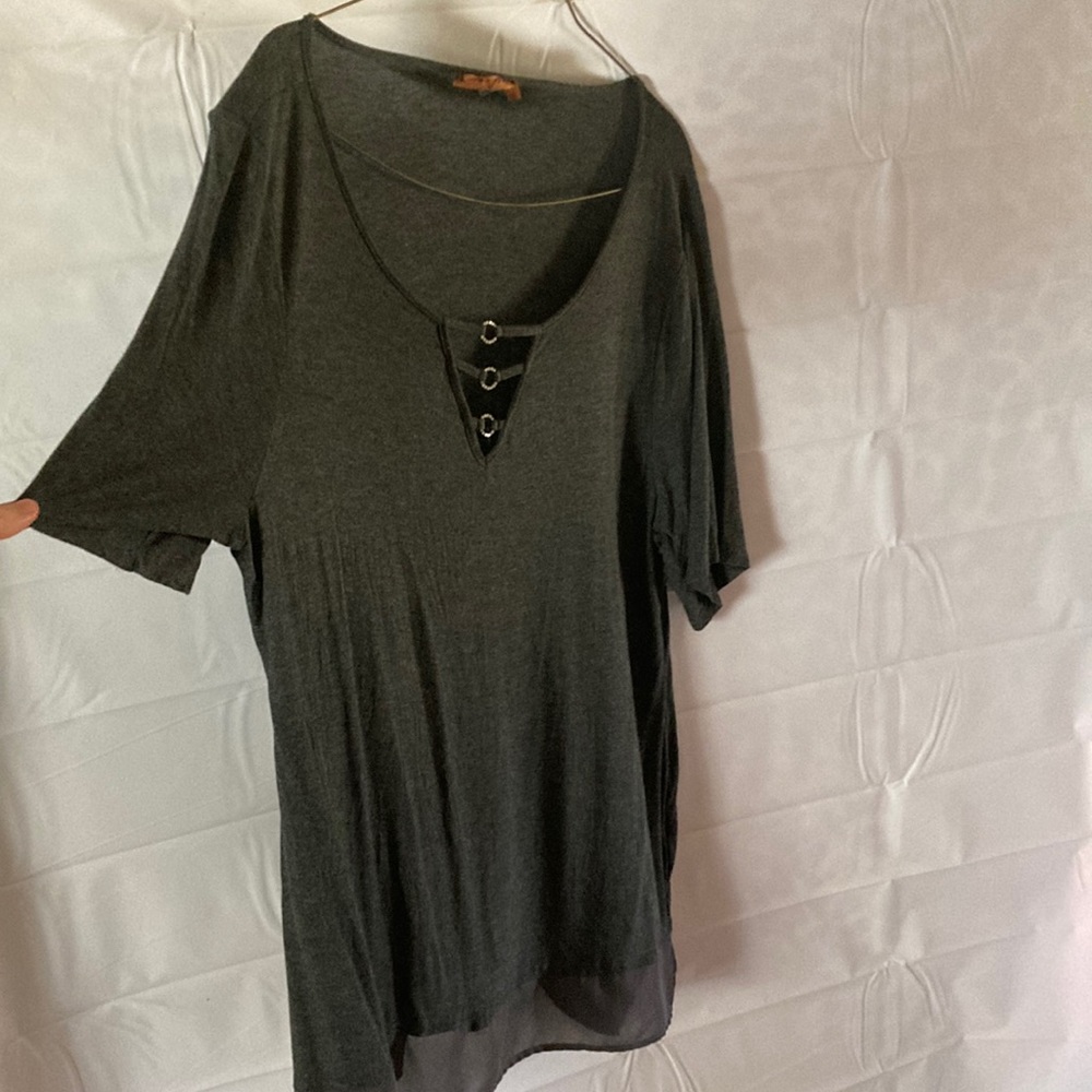 Grey top